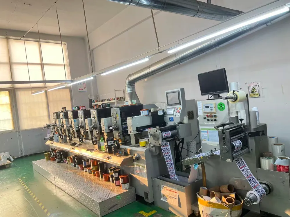 High-precision 1200dpi inkjet printhead array processing custom electronic product sticker label orders at Xinsen Packaging